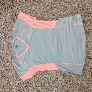 Women The North Face short-sleeved v-neck athletic shirt